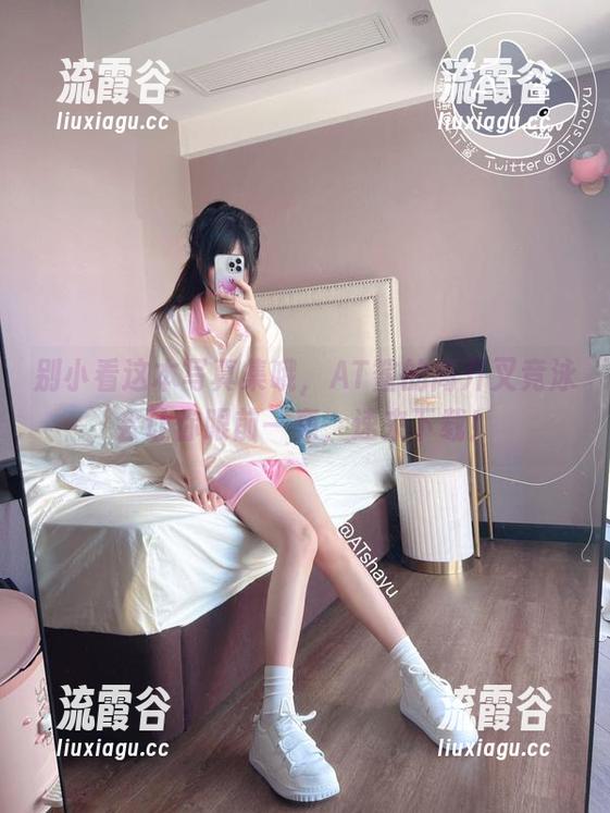 别小看这本写真集哦，AT鲨的高开叉竞泳会让你眼前一亮，速来下载！