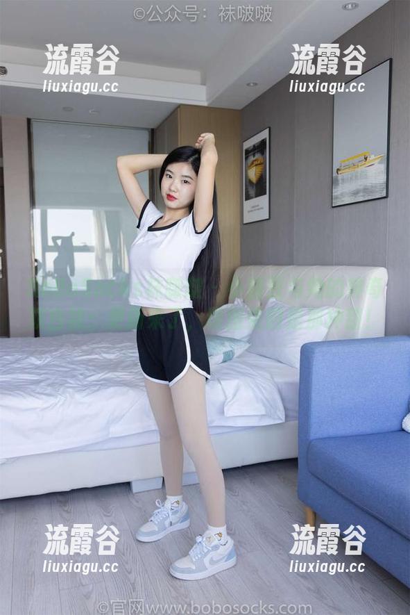BoBoSocks袜啵啵 - 小甜豆与她的神奇双白袜：更新来了，原图依旧是那种甜！