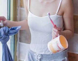 GIRLT果团网 – 意外发现：图库里的龚玥菲，丝袜衬出不一样的气质