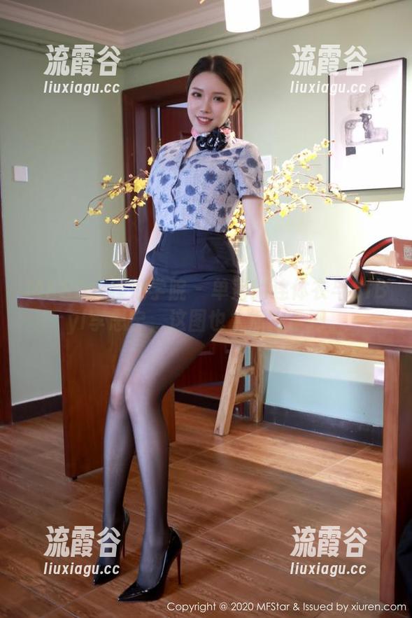 MFStar模范学院 - 单薄的连体衣与SiByl李思宁，这图也太抓人了吧。