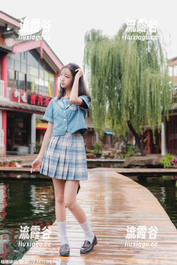 最新写真：喵糖映画又出粉格JK制服，心中娇羞盘算着我的两万种搭配！