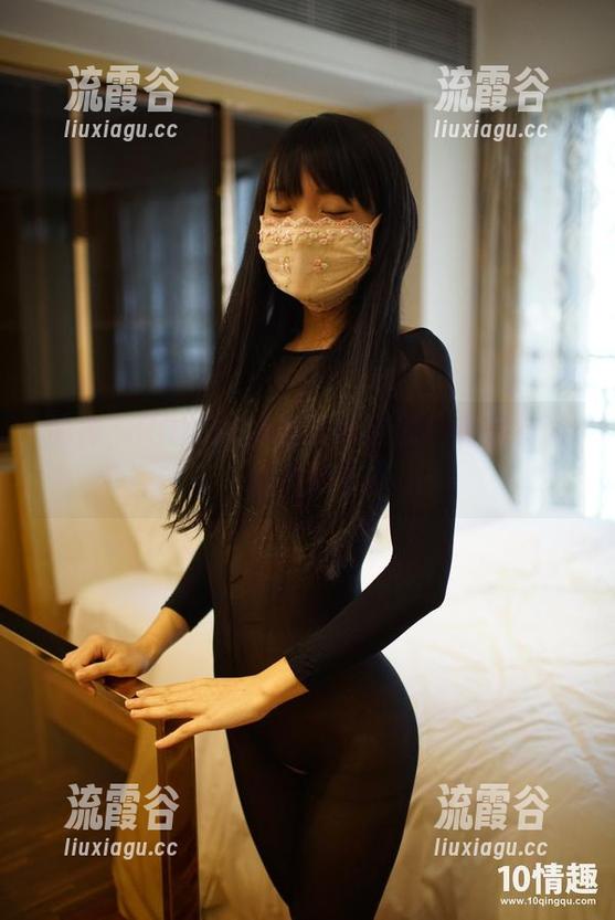 图库，ROSI的泳装跃跃欲试！有没有人能抗拒？