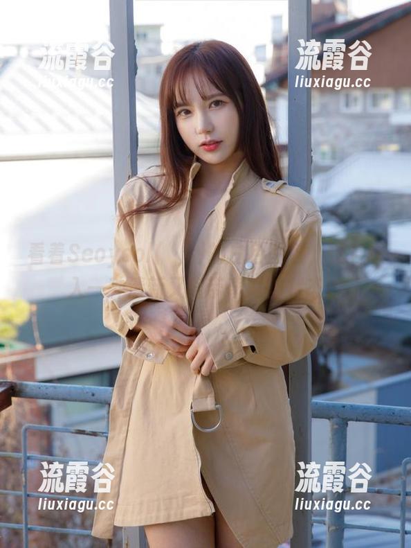 看着Seoyool(서율)的白色图包，恍若跌入一种清新又略带奇幻的状态。