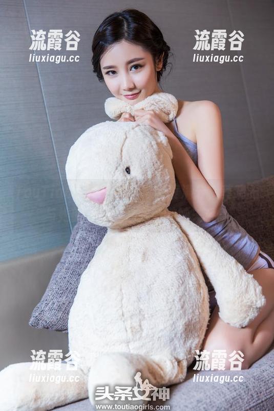 TouTiao头条女神 - 清晰度满分，莫晓希与她的体操服之间的微妙关系。