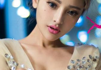 UGirls尤果网 – 在艾霓莎的白衬衫里，我找到了生存的意义——套图沉浸式体验