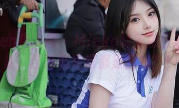 Xiuren秀人网 – Mieko林美惠子短裙图集，红唇和裙摆都是福利？！