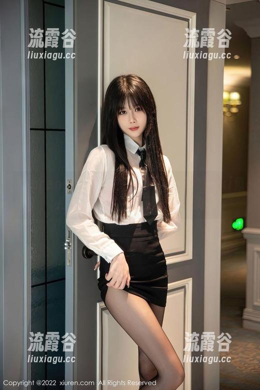 Xiuren秀人网 - 免费写真之旅：Yuki鱼儿在水手服中遇见海的传说