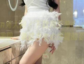 Xiuren秀人网 – 下载周于希dummy的白色美图，瞧这少女心爆棚的姿态！