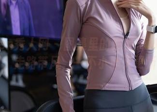 Xiuren秀人网 – 图集里的糯美子Mini穿制服，走路带风，一不小心又更新了！
