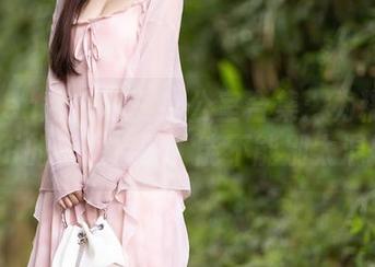 Xiuren秀人网 – 办公室合集：为糯美子Mini的美图点赞，能不能别太混搭？