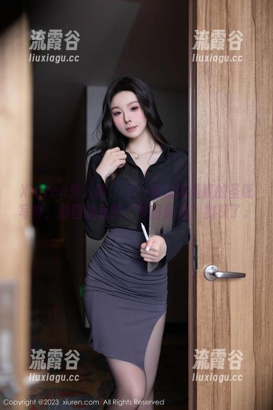 Xiuren秀人网 - 乍一看龙泽美曦的圣诞写真，原图给我的“节日困惑”加深了。
