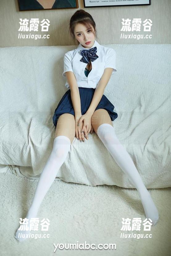 YouMi尤蜜荟 - 黄金宝儿JK的原图,整个人就像是在调皮的眨眼。 YouMi尤蜜荟 - 黄金宝儿JK的原图,整个人就像是在调皮的眨眼。