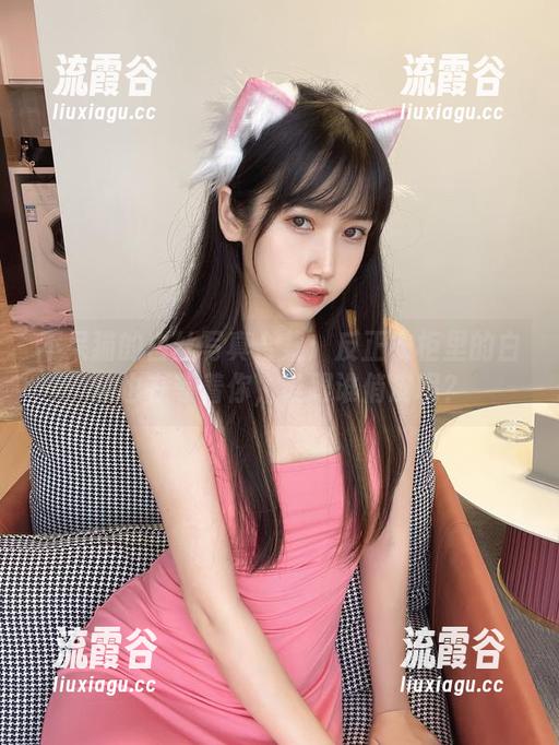 不呆猫的白丝写真合集：反正衣柜里的白丝也在等着你，谁跟谁俏皮呢？
