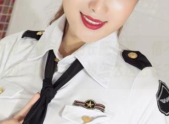 克拉女神 – 看钟淇的长腿写真，情不自禁想问：腿没长，却怎么这么长？