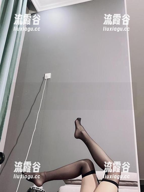 微密圈 - 兔宝妮to的礼服原图，下载了照片我的心都被俘获了。
