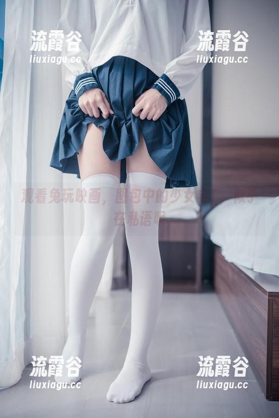 观看兔玩映画，图包中的少女宅T，似乎在私语呢