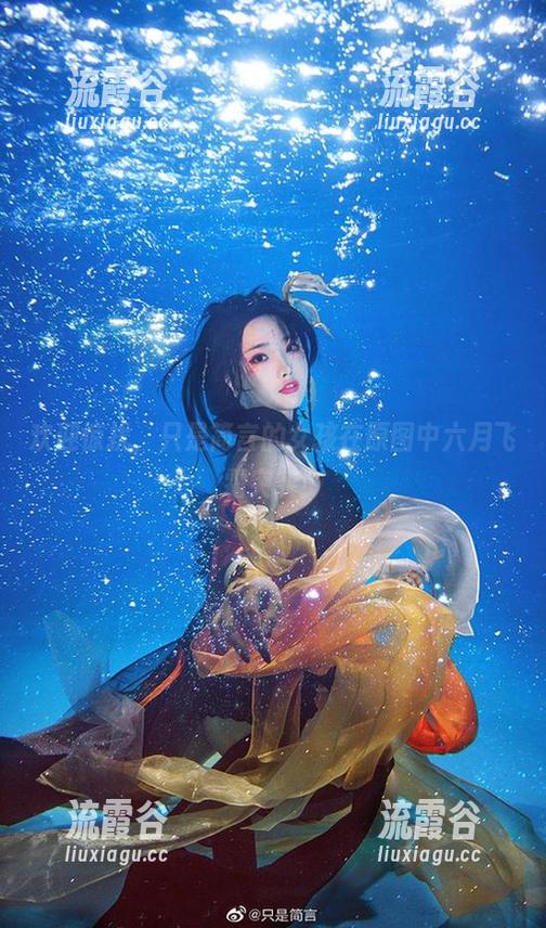 欢迎惊扰，只是简言的女孩在原图中六月飞霜突袭！