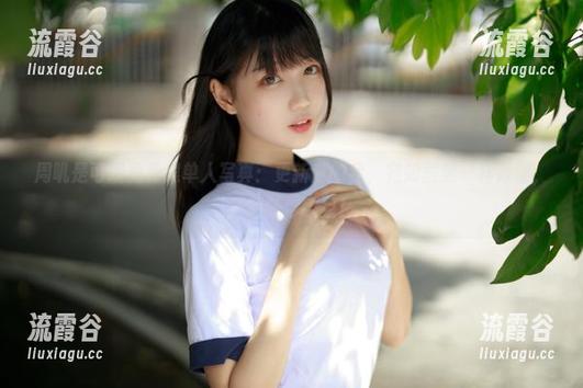 周叽是可爱兔兔黑单人写真：更新前的我，宛如蕨菜一样青涩，原图让你瞩目！