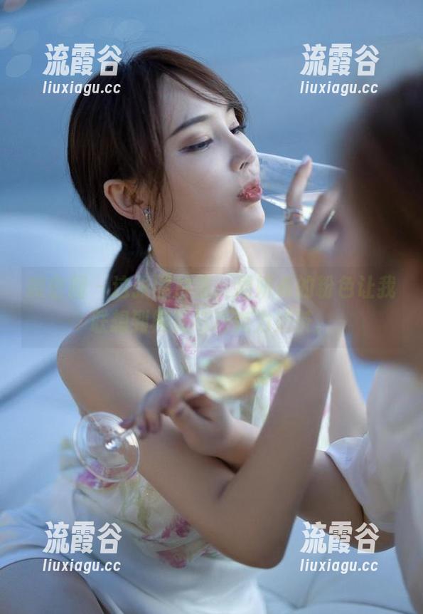 微密圈 - 这张图片里，周妍希的粉色让我联想到樱花与巧克力奶茶。