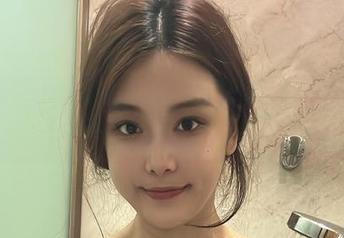 微密圈 – 奶雯的泳装完美演绎，免费图包让你眼花缭乱。