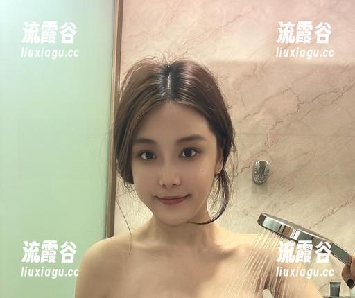 微密圈 - 奶雯的泳装完美演绎，免费图包让你眼花缭乱。