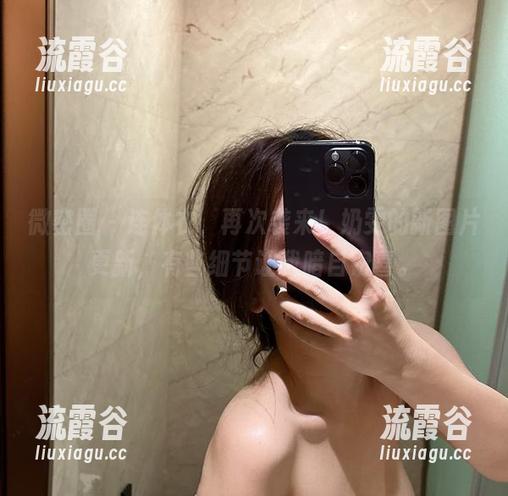 微密圈 - 连体衣，再次袭来！奶雯的新图片更新，有些细节让我暗自窃喜。