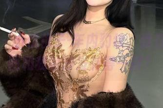 微密圈 – 小优优子-车内豹纹，我在想，这图和我家沙发有得一拼？