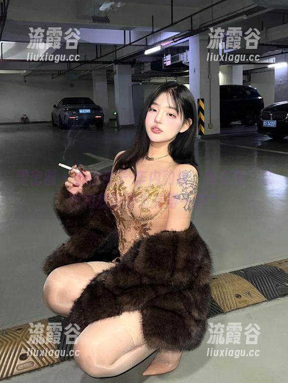 微密圈 - 小优优子-车内豹纹，我在想，这图和我家沙发有得一拼？