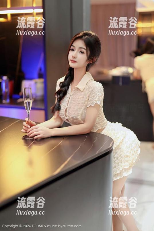 尤蜜荟 - 从原图到图片，黄歆苑学姐的气场就像无形的水波，在心湖荡漾开去。
