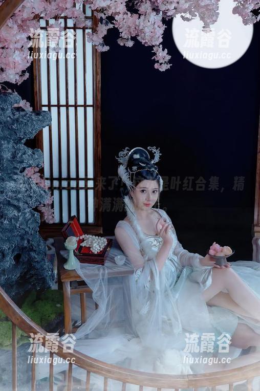 年年Nnian又来了！这次是叶红合集，精神满满的样子。