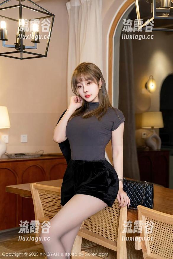 星颜社 - 当转转Lisa遇上夏日原图，谁还记得穿衣服的日子？