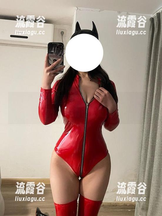微密圈 - 图包里是可馨耶的美腿，果然各有千秋，真让人疑惑。