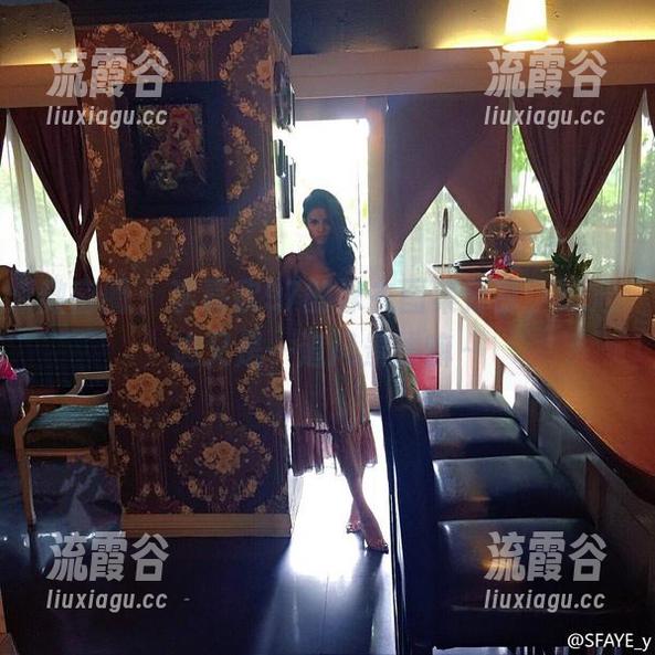 微密圈 - 李嘉欣97的泳衣图集分享，泳池边又是一道风景线嘛～