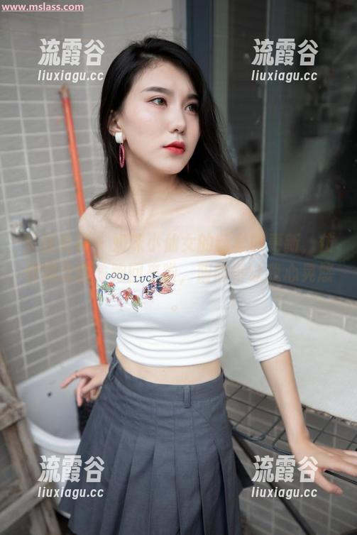梦丝女神 - 奶味小仙女的新套图更新，仿佛初恋偷偷跑回来啦，阴险得让我心晃悠。