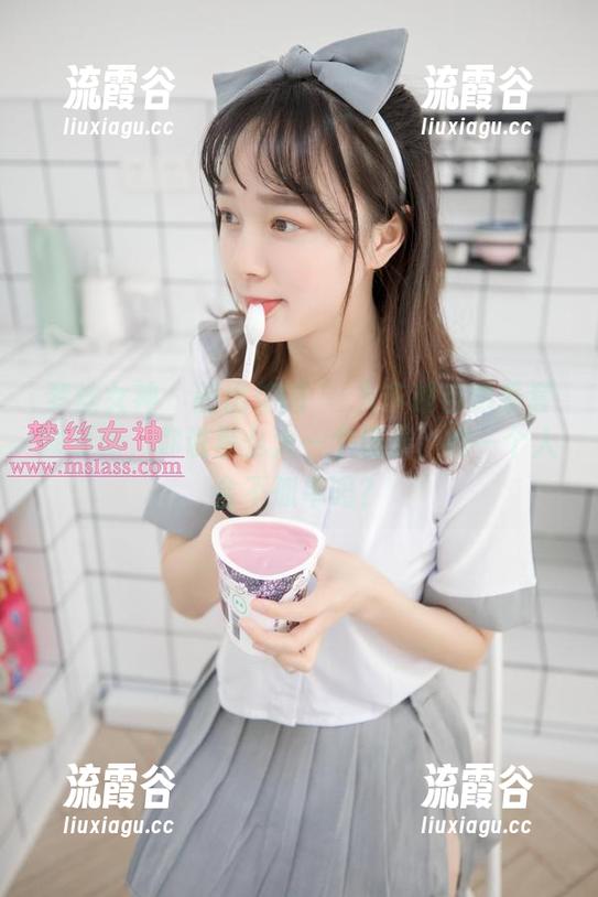 梦丝女神 - 刚出炉的玥玥火车超自然系套图更新，你说那么大一个场景，她一个人会不孤单吗？