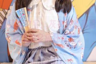 森萝财团镇店之宝：灰衣白丝高清照片，真想给它疯狂点赞！
