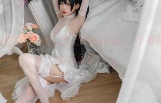 樱落Selena的内衣cos：穿上即Dasher，下载即飞奔，玩得不亦乐乎！