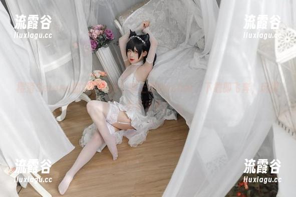 樱落Selena的内衣cos：穿上即Dasher，下载即飞奔，玩得不亦乐乎！