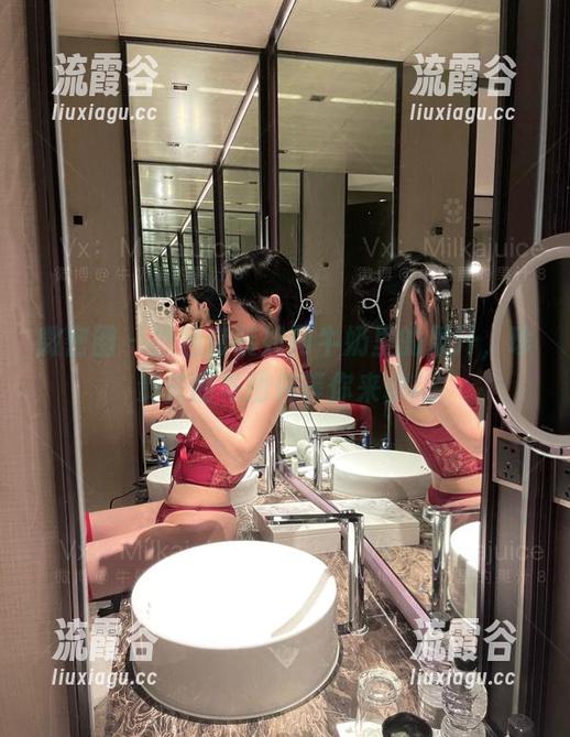 微密圈 - 黑色套装如同牛奶里的果汁，珍贵美图与图包等你来拿！