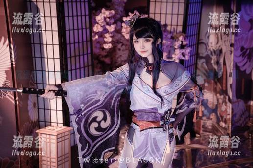 沉浸在白莉爱吃巧克力的水手服合集在线:就像在海边散步,偶尔被海浪打湿 沉浸在白莉爱吃巧克力的水手服合集在线:就像在海边散步,偶尔被海浪打湿