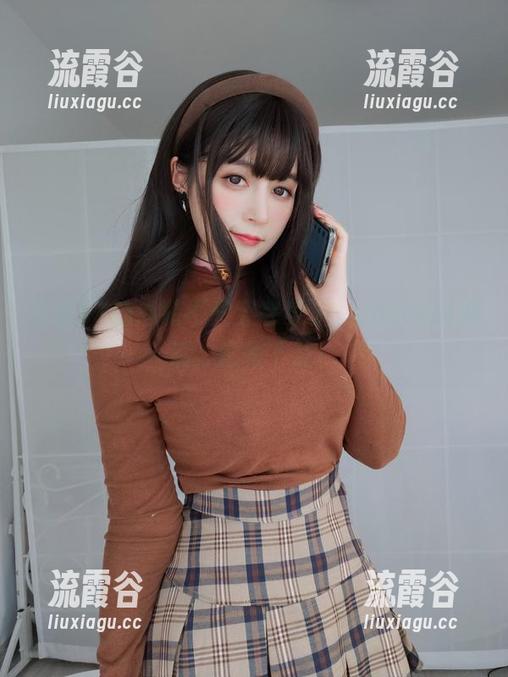 白银81的泳装不只穿在身上，cosfeel满满，记得下载！