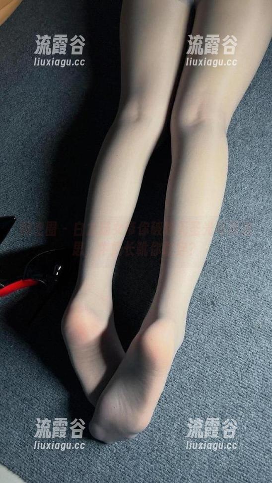 微密圈 - 白龙猫女带你破除无圣光写真迷思，牛奶长靴你敢穿？