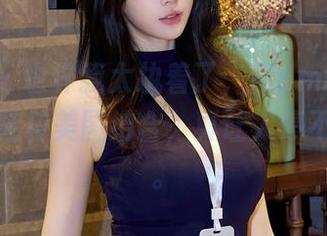 秀人网 – 也许我太执着了，但Emily尹菲将高跟鞋与美图结合，真让人停不下来了。