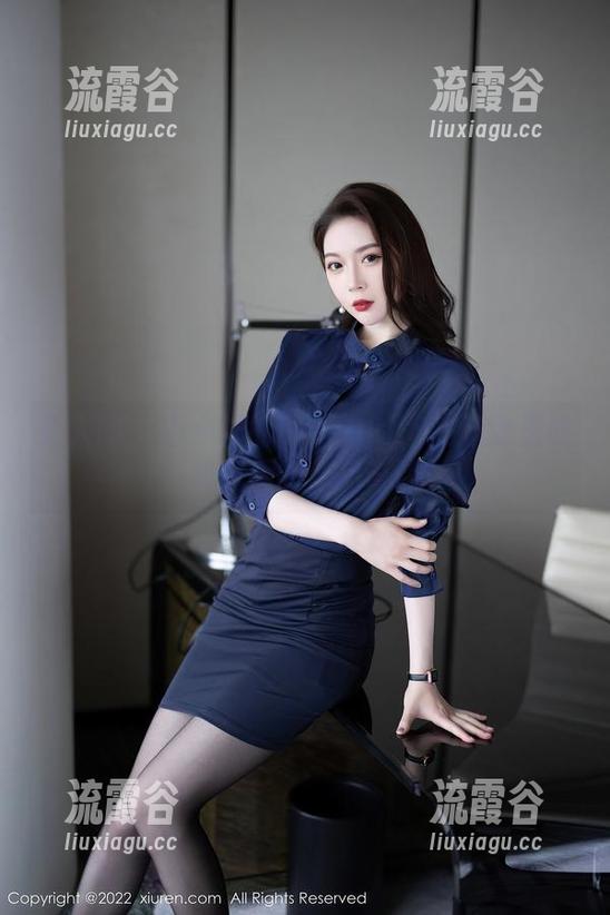 秀人网 - 不一样的Erikaki：在泳池里收集资源的作品奇谈
