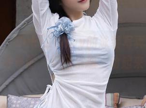 秀人网 – Suki_baby的泳装写真，壁纸上神奇的‘夏日乐趣’动起来了