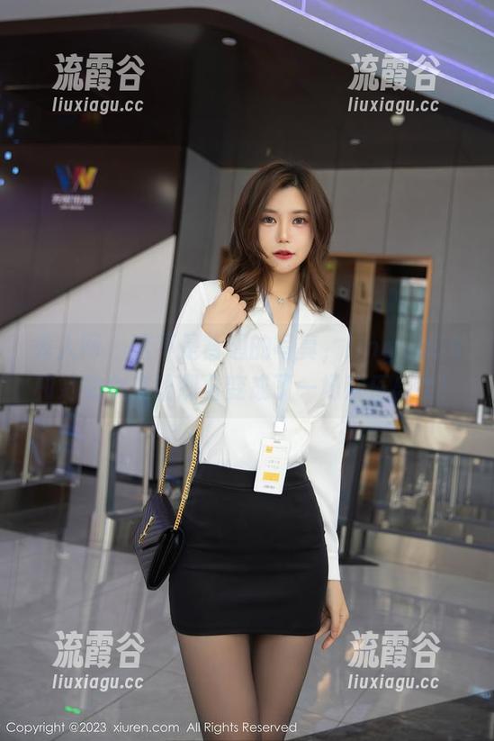 秀人网 - 这不是普通的写真，lingyu69和她的女友让观看变成了一场欢乐盛会！