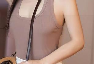 秀人网 – 低调奢华的sophie余冰：高跟鞋定制遇上蛋蛋的忧伤。