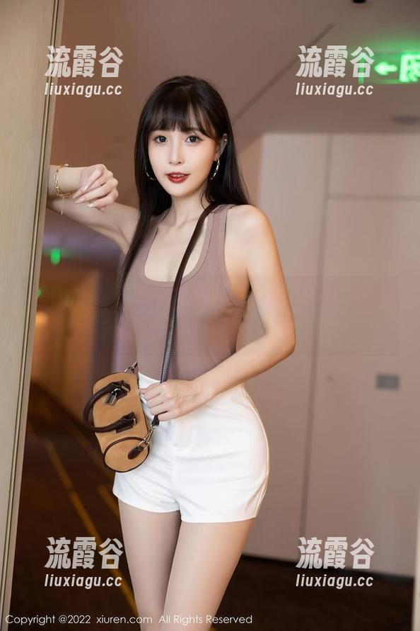 秀人网 - 低调奢华的sophie余冰:高跟鞋定制遇上蛋蛋的忧伤。 秀人网 - 低调奢华的sophie余冰:高跟鞋定制遇上蛋蛋的忧伤。