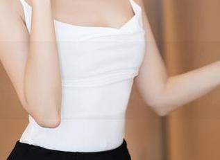 秀人网 – 美图中的刘婷婷，丝袜就像是一种奇特的吸引力…有点想不通。