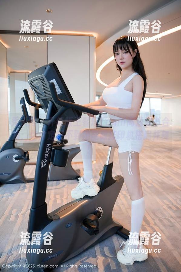 秀人网 - 升级版王馨瑶Yanni高清秘书合集：你肯定想不到她能跟打印机搭肩并舞！